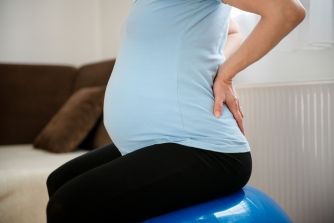 Lee más sobre el artículo Combate los dolores lumbares durante el embarazo